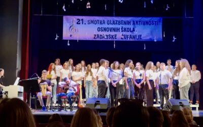 Dječja klapa Petrus i pjevački zbor Petraši predstavili našu školu na 21. Smotri glazbenih
